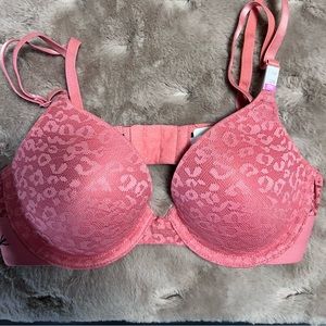 Brand New Victoria secret Tshirt Bra. Size 32B
